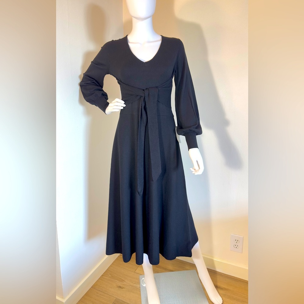 Taylor/Nordstrom Women’s Black Long Sleeve  V-Neck  Sweater Dress Size M